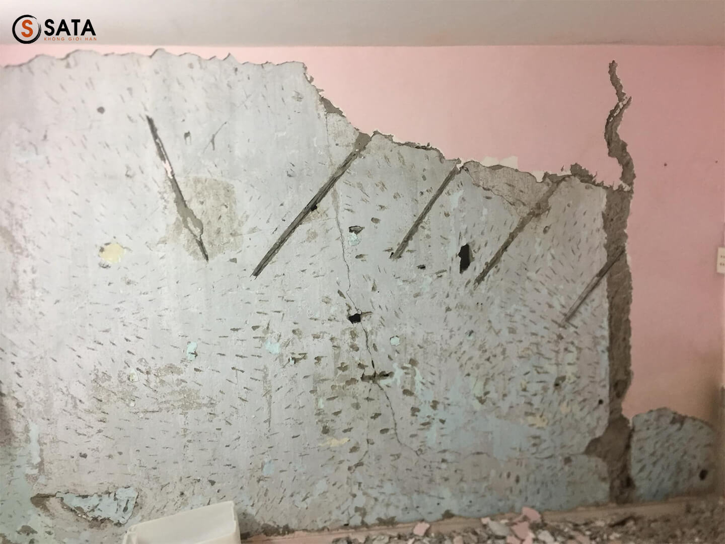 Cải tạo nhà - Xử lý tường bị bộp, vết nứt dài