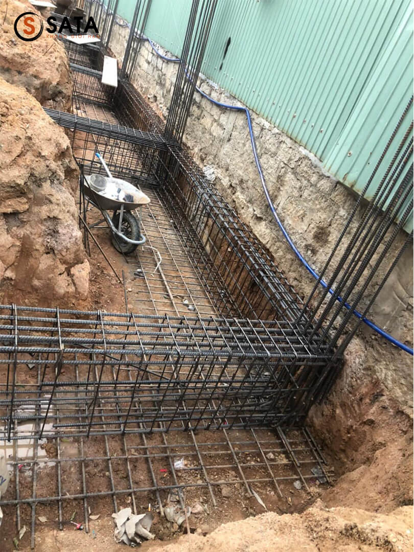 Hệ móng băng 2 phương trên nền cọc tre